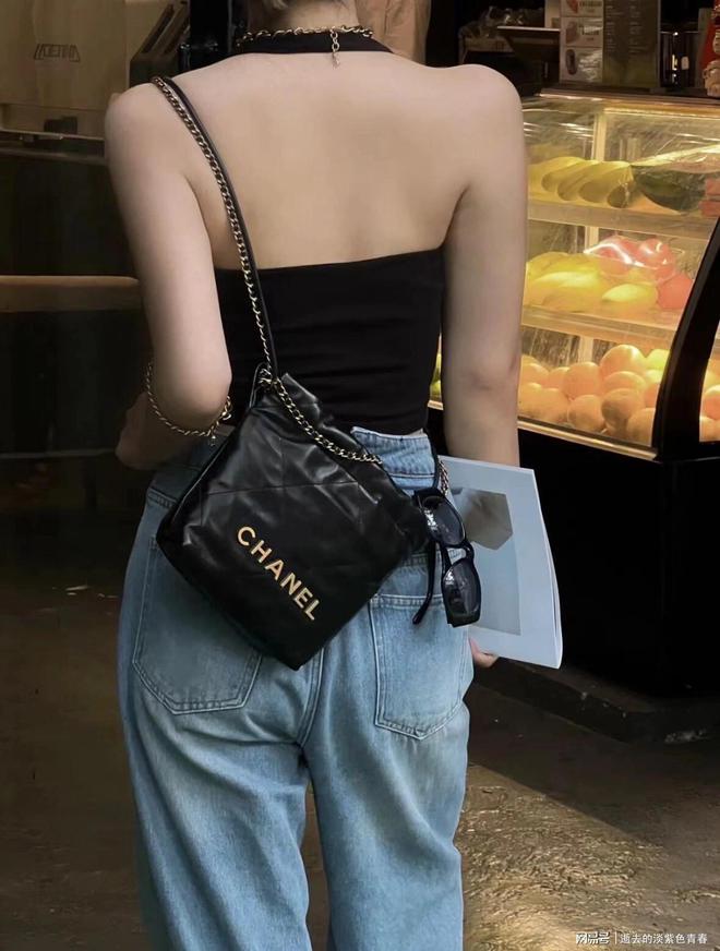 靠男人发家却让所有女人尊重的传奇AG旗舰厅app解码香奈儿：一个(图7)
