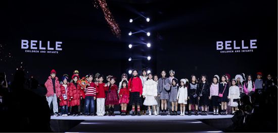 相上海时装周24秋冬新品精彩发布AG旗舰厅登录首页百丽儿童首次亮(图7)