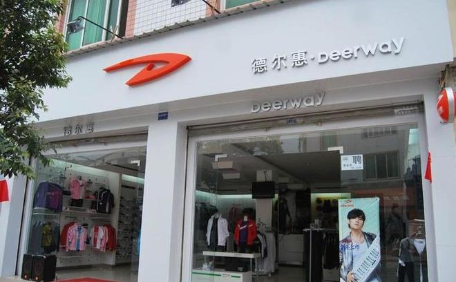 笑柄的4个国产运动鞋看谁还在乱跟风？AG旗舰厅网站曾红极一时如今却沦为(图3)
