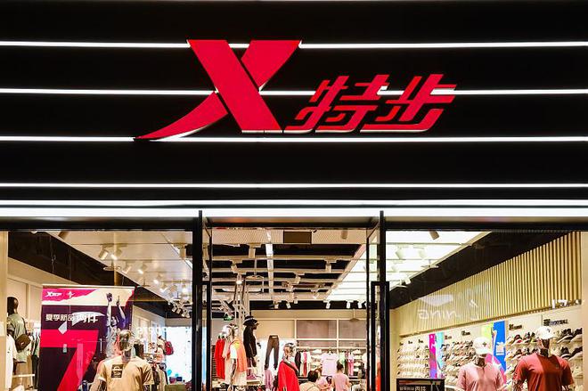笑柄的4个国产运动鞋看谁还在乱跟风？AG旗舰厅网站曾红极一时如今却沦为(图6)