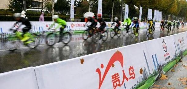 笑柄的4个国产运动鞋看谁还在乱跟风？AG旗舰厅网站曾红极一时如今却沦为(图9)