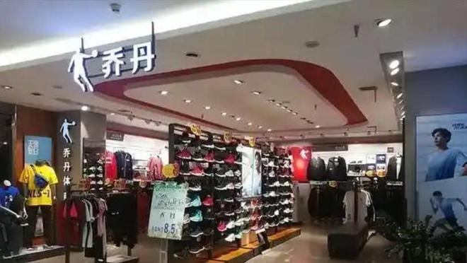 笑柄的4个国产运动鞋看谁还在乱跟风？AG旗舰厅网站曾红极一时如今却沦为(图13)
