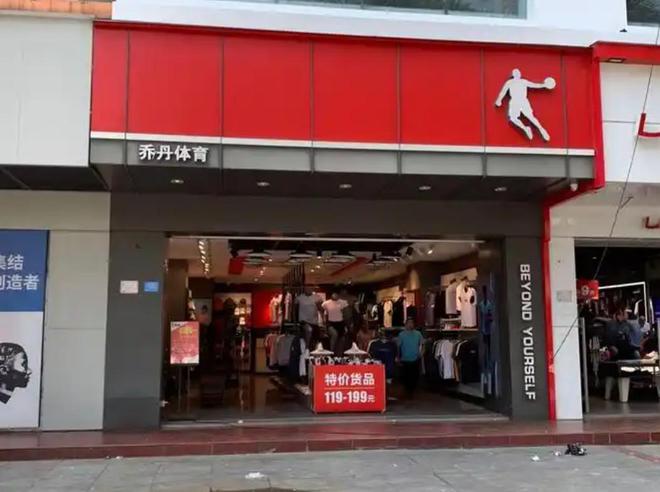 笑柄的4个国产运动鞋看谁还在乱跟风？AG旗舰厅网站曾红极一时如今却沦为(图12)