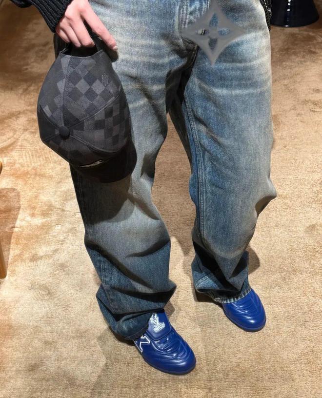 ！Rihanna、NewJeans联名款释出AG旗舰厅网Lisa、王嘉尔加持LV潮鞋出圈(图8)