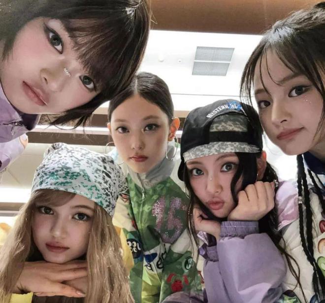 ！Rihanna、NewJeans联名款释出AG旗舰厅网Lisa、王嘉尔加持LV潮鞋出圈(图12)