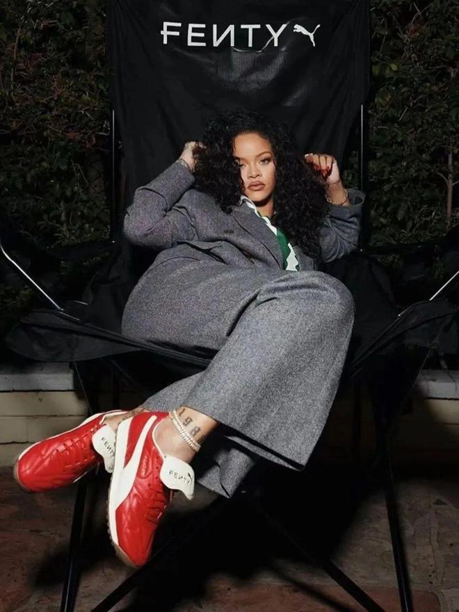 ！Rihanna、NewJeans联名款释出AG旗舰厅网Lisa、王嘉尔加持LV潮鞋出圈(图15)