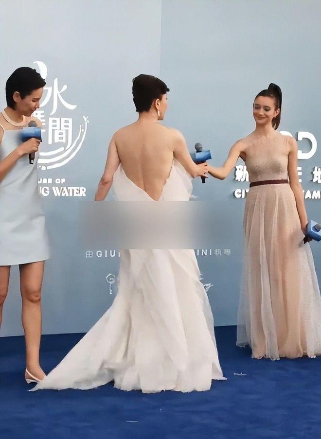 实：刘嘉玲脸垮了舒淇又嫩了胡杏儿赢麻AG旗舰厅ios澳门水舞间镜头好真(图6)