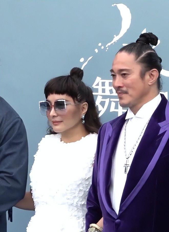 实：刘嘉玲脸垮了舒淇又嫩了胡杏儿赢麻AG旗舰厅ios澳门水舞间镜头好真(图11)