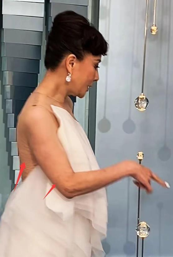 实：刘嘉玲脸垮了舒淇又嫩了胡杏儿赢麻AG旗舰厅ios澳门水舞间镜头好真(图14)