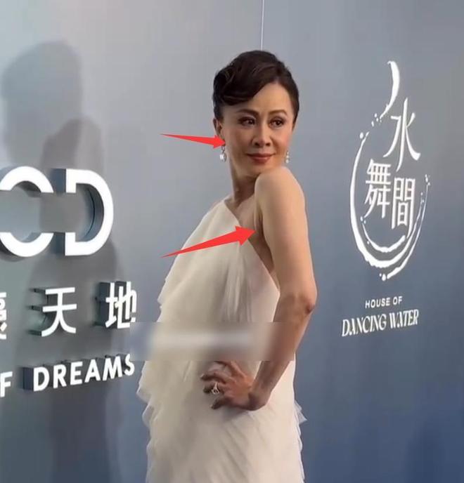 实：刘嘉玲脸垮了舒淇又嫩了胡杏儿赢麻AG旗舰厅ios澳门水舞间镜头好真(图19)